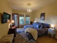Paradise found! Escape,relax, renew and retreat to nature. Lakefront views await