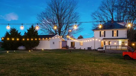 Hocking Hills Retreat with Sauna, Hot Tub, Movie Theater, Fire Pit