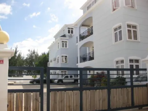 Flic En Flac: Luxury apartment with sea view/pool/ free wifi/ duly licensed 酒店