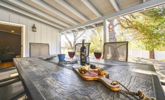 Dog-Friendly Oakhurst Home Walk to Downtown!