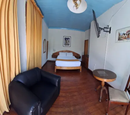 Hostal Lluvia de Oro