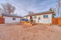 Cheerful Downtown 4 Bedroom Home