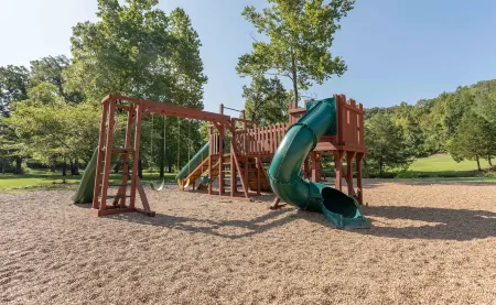 Whispering Woods Lodge - Sleeps 6 2 Bedroom Home by RedAwning