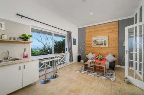 302 on Old Sea View Road Chelsea - Apartments
