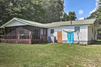 Idyllic Waterfront Escape w/ Private Boat Dock! - Parkplatz