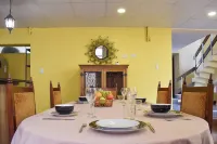 Pikaflor B&B - Bed and Breakfasts