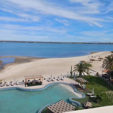 La Posada Hotel & Beach Club