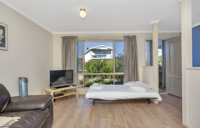 The Lighthouse - Port Willunga - C21 SouthCoast Holidays