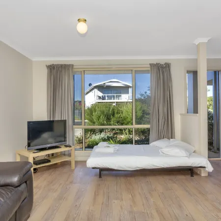 The Lighthouse - Port Willunga - C21 SouthCoast Holidays
