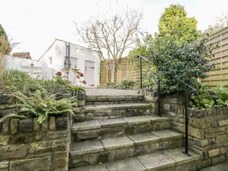 Rosie Cottage Отели рядом с достопримечательностью «Парк Плейдейл Фарм»