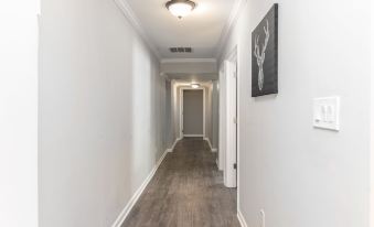 Stylish 3Br 3BA Colonial House by CozySuites