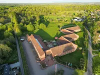 Hotel Bymose Hegn Hotels near Favrholm Fugletårn