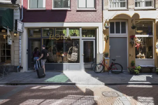 This Ho(S)Tel Отели рядом с достопримечательностью «Мост Питон»