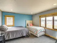 Boat Dock & Launch: Family Cabin on Prairie Lake! Hotels in Itasca County