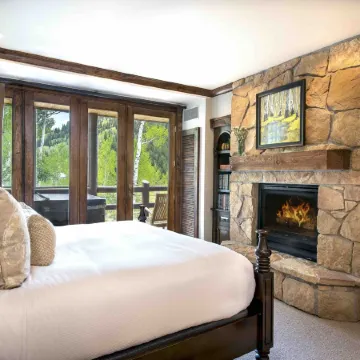 Junior King Suite 1 Bedroom Hotel Room by RedAwning