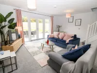 11 Parc Delfryn Hotels in Llanfair-Mathafarn-Eithaf