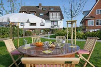 Büngers Apartment-Hotel Mit Sommerstrandkorb & Gartensauna Hôtels à : Strande