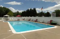 Saco River Motor Lodge & Suites - Pools