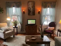 1 Br Private Victorian Apt in Convenient City Location on 5 Acre, Sleeps 4 Hotels in Hyde Park