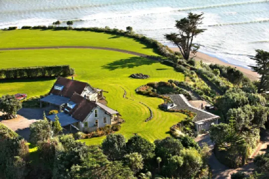 Ahu Ahu Beach Villas Hotels in 