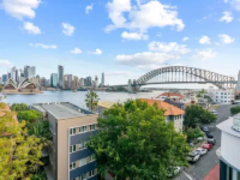 Lovely Apartment with Spectacular Views Hotels in Kirribilli