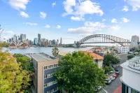 Lovely Apartment with Spectacular Views Hotels in Kirribilli