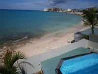 3 Br/3 Bath. Sint Maarten Direct Beachfront with Pool!  Rates Start at 250/nt!!