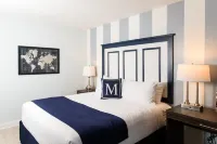 マーカー 8 ホテル & マリーナ