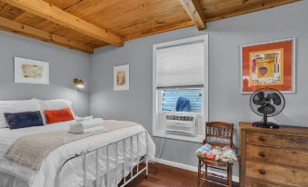 Mountain Koru Near Trails & Town 2 Bedroom Cabin