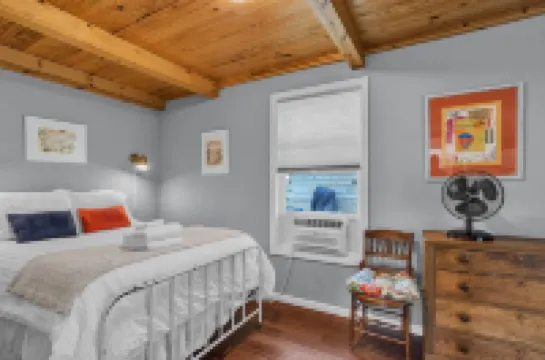 Mountain Koru Near Trails & Town 2 Bedroom Cabin