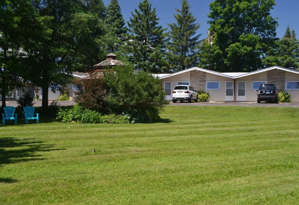 스트랫퍼드 서버번 모텔 수영장