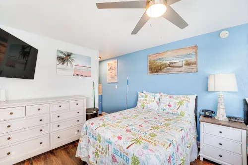 Beachfront Studio w/ Community Indoor Pool! - Condos