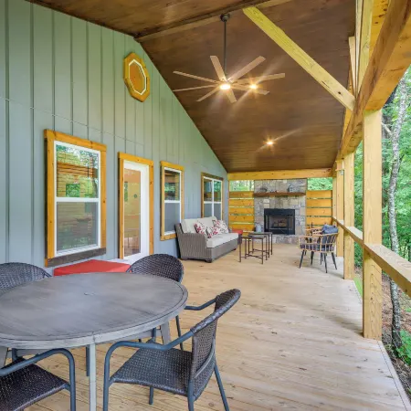 Blue Ridge Mountainside Cottage w/ Fire Pit!