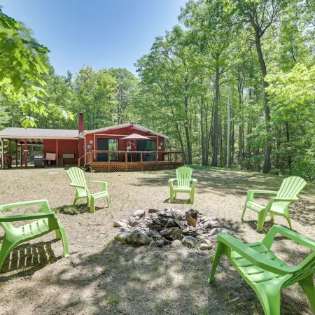 Rose City Cabin w/ Fire Pit & Lake Access