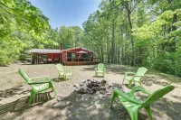 Rose City Cabin w/ Fire Pit & Lake Access - 3-stjärniga