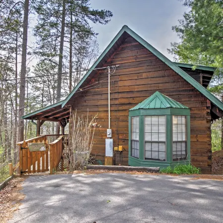 Secluded Sevierville Cabin w/ Hot Tub!