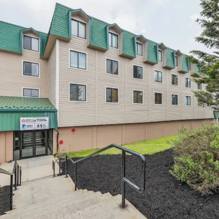 Cozy Snowshoe Condo Rental Walk to Chair Lift!