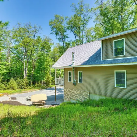 Game Room & Hot Tub: Old Forge Home!