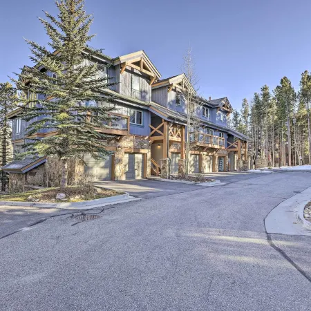 ‘The Chelsea’ Condo w/ Hot Tub & Pool Access!