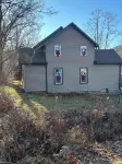 Nature's Edge-4 bedroom/2 bath serene getaway w/ River & Firepit