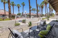 Palm Springs Abode w/ Pool Access, Near Golfing - appartements de vacances