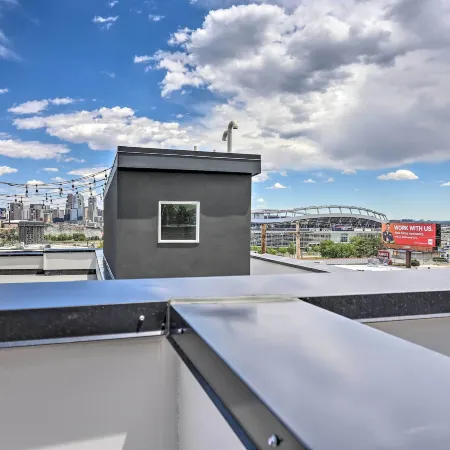 Trendy Denver Townhome - Walk to Mile High Stadium