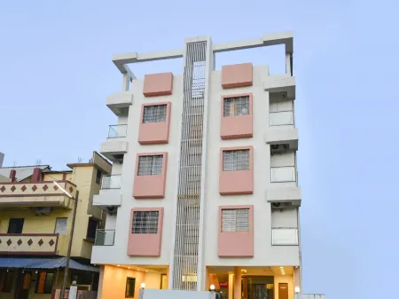 Hotel Midtown Inn Отели в г. Бхилмал