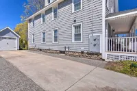 Mystic Refuge w/ Patio < 1 Mi to Downtown! - parking