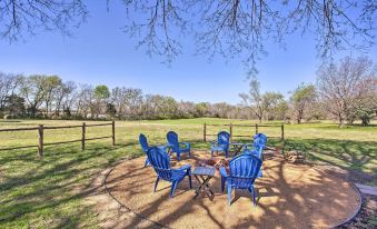 4 Mi to Dtwn: Mckinney Tiny Home w/ Fire Pit
