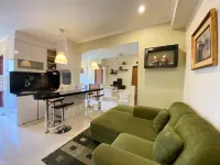 Cozy 2Br Apartment at Gateway Ahmad Yani Cicadas Hotel di Cibeunying Kidul