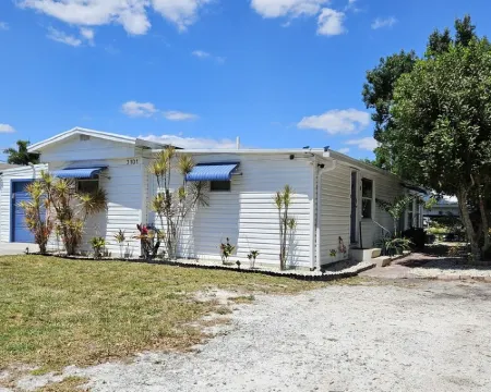 Fisherman's Paradise! 2Bd/2Ba Waterfront Retreat with Access to Lake Okeechobee! Hoteles en Condado de Okeechobee