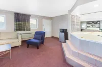 Super 8 by Wyndham Millbury/Toledo