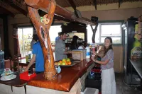 The Wild Farm Backpackers - Quầy bar