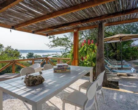 Luxury House with Pool fire Pit & Lake view Hotels in Tequesquitengo